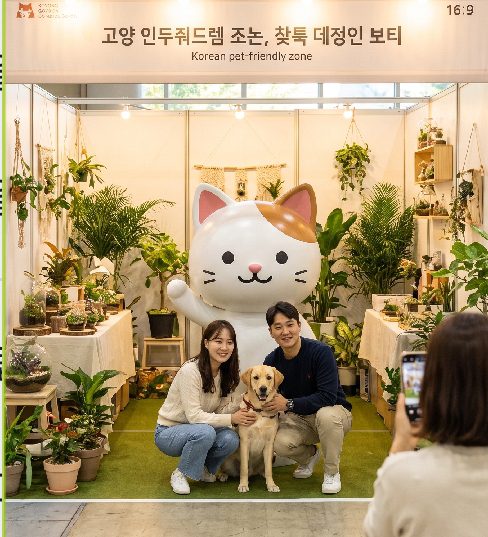 Flower farm direct-sale booths and floral decorations at the outdoor plaza of Starfield Goyang during the 2026 Goyang Flower Fragrance Festa